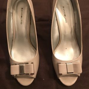 Bandolino peep toe wedges